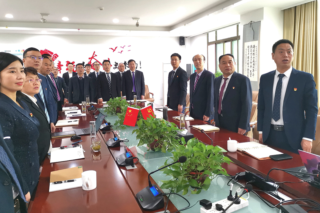 現(xiàn)場唱國歌.jpg